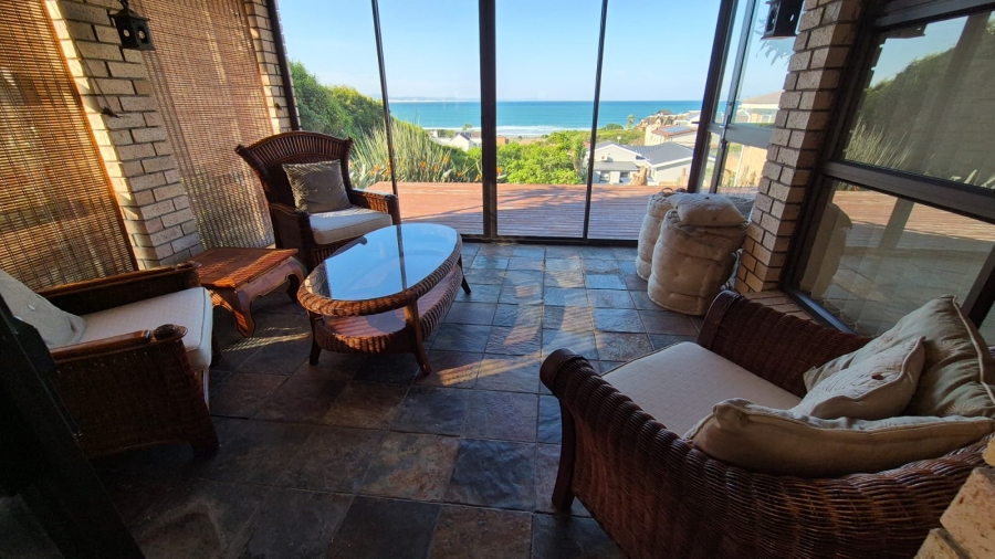 To Let 3 Bedroom Property for Rent in Wavecrest Eastern Cape